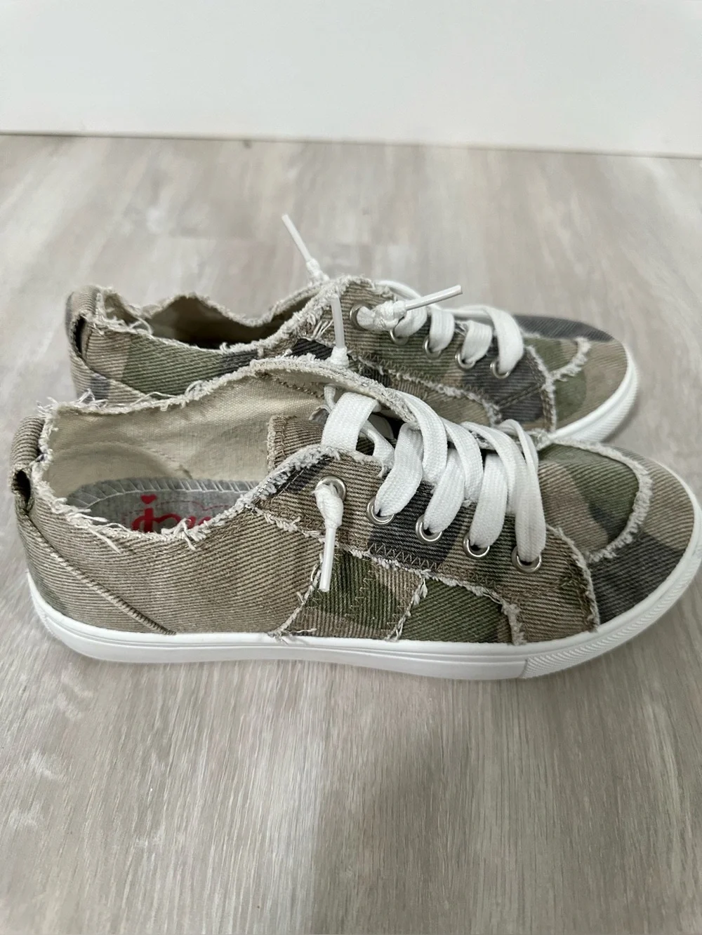 Kids Camouflage Canvas Sneakers Distressed Style Lace Up Size girls big 2